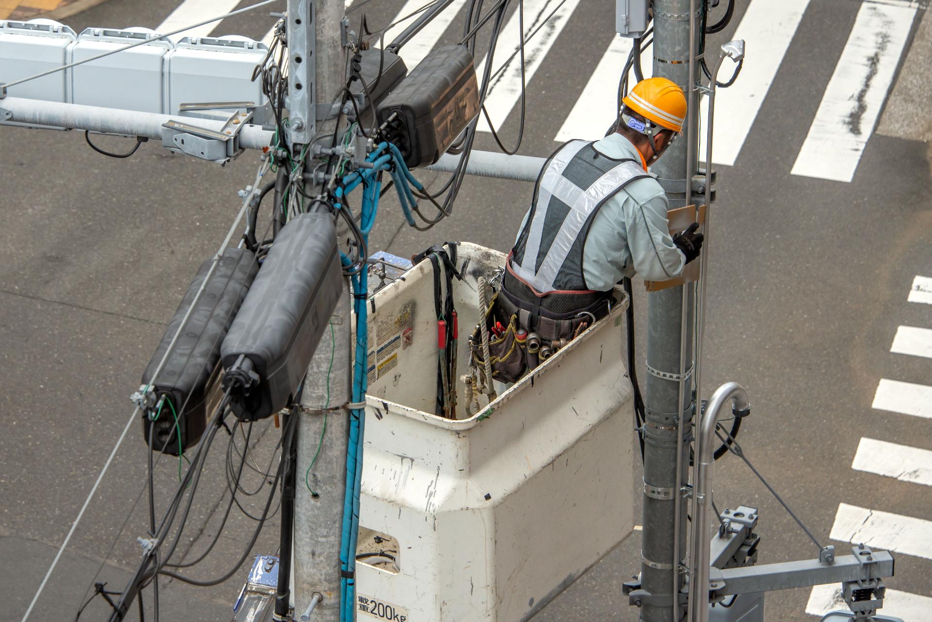 中途採用で社会貢献 | 愛知県名古屋で電気通信工事の求人なら株式会社エクセル